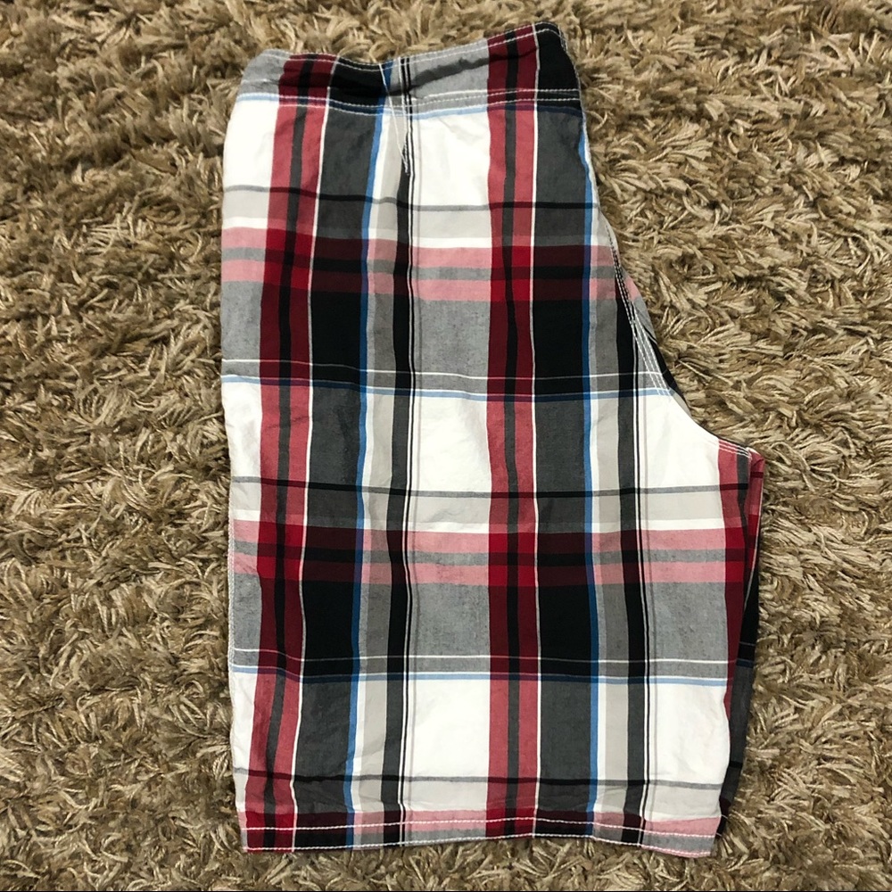 Old Navy ~ Men’s Shorts ~ Size Large